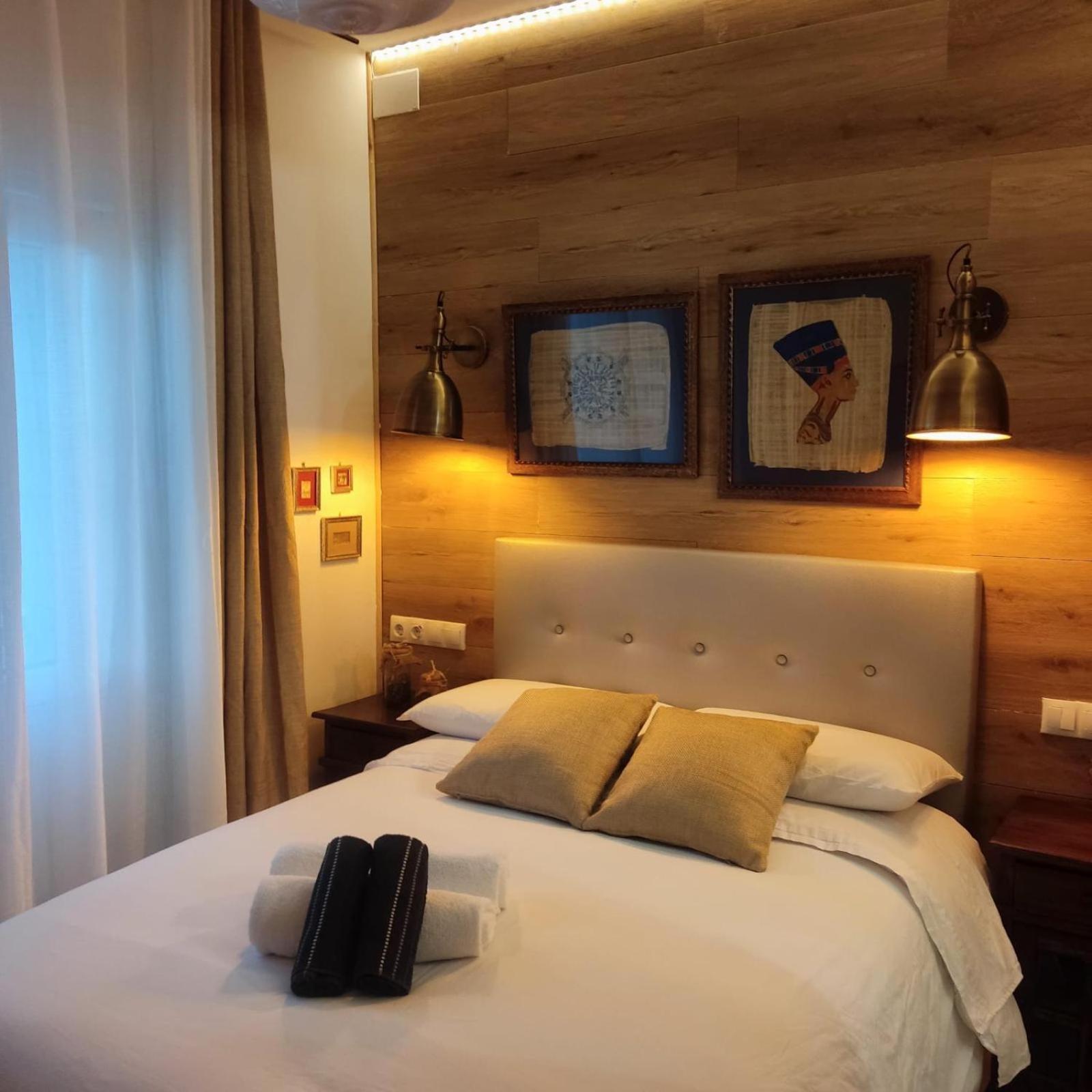 Private Rooms Barcelona Exterior photo