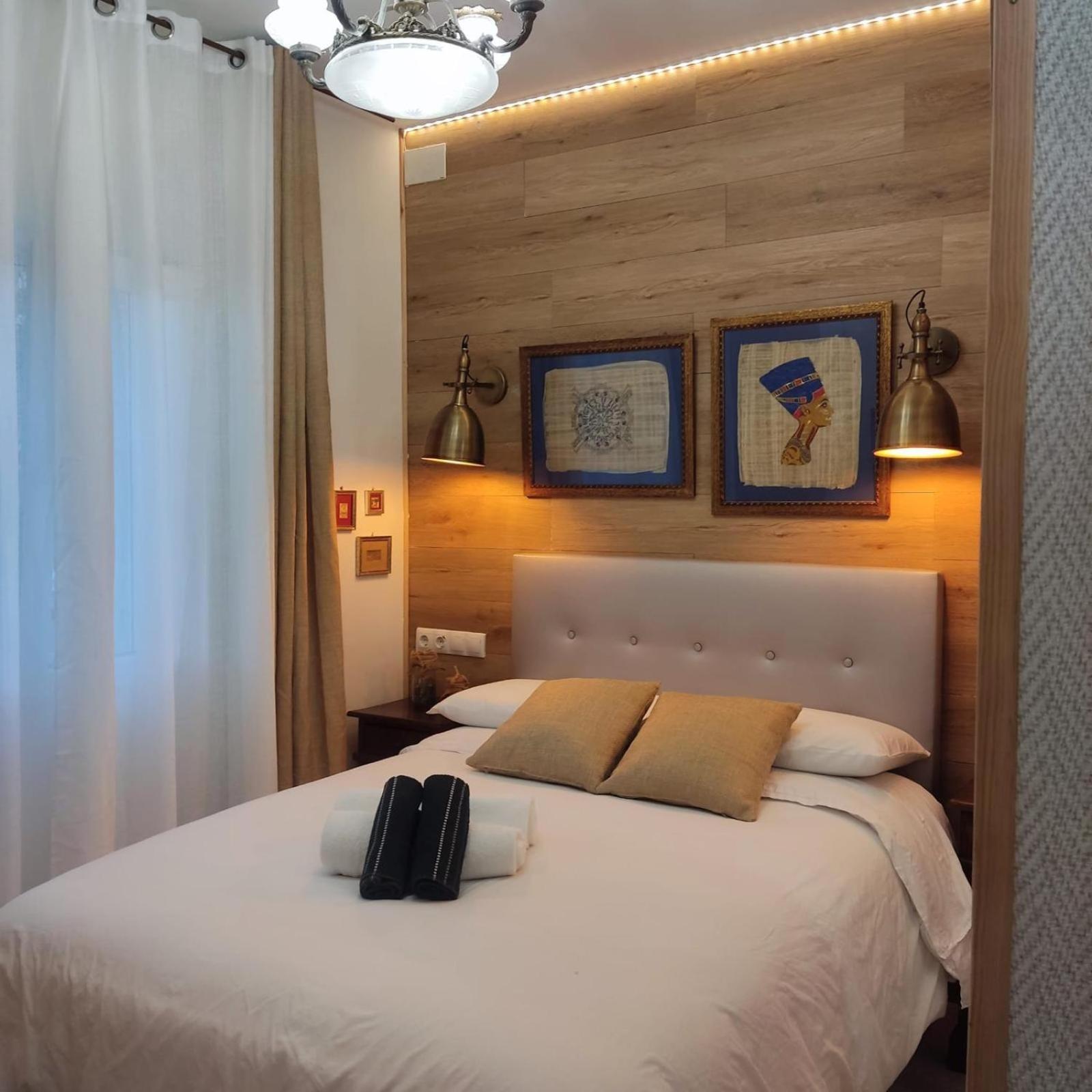 Private Rooms Barcelona Exterior photo